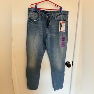 Signature by Levi Strauss Women's Light Blue Skinny Jeans Size 16